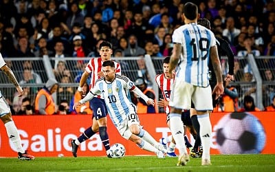 Messi tout colère et l’Argentine se perd au Paraguay