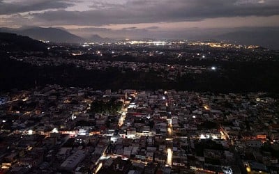 Crece el malestar en Ecuador debido a los cortes de energía y el incumplimiento en los horarios de apagones