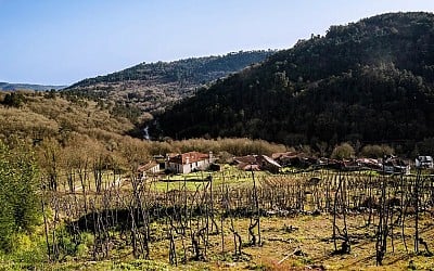 Apenas tiene 100 habitantes, pero esta aldea de Galicia tiene uno de los mejores cascos históricos medievales de España