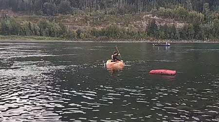 Oregon man paddles pumpkin 45.67 miles to break world record