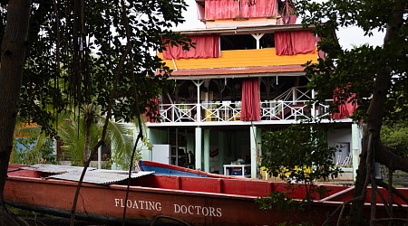 The Floating Doctors: Mobile medicine comes to Panama’s jungles