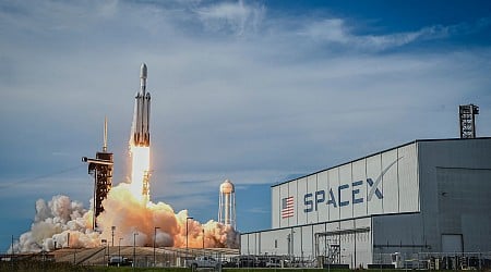 SpaceX Reportedly Strong-Arms Spectrum From Rivals Who Want a Ride on a Rocket