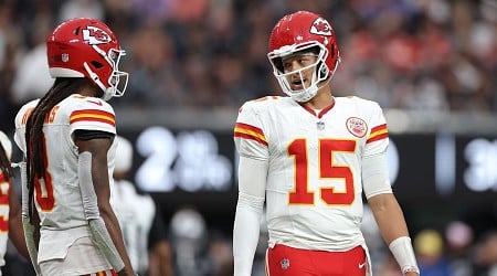 Patrick Mahomes-DeAndre Hopkins Connection Wows NFL Fans in Chiefs' OT Win vs. Bucs