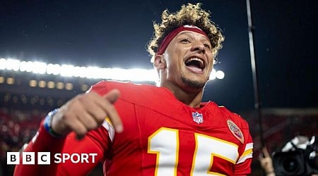 Mahomes shrugs off injury as Chiefs win again