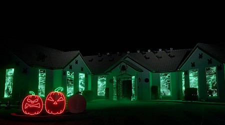 WATCH: Halloween house display gives fun, creepy vibes set to ‘Somebody’s Watching Me’