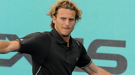 Former Man Utd striker Forlan to make pro tennis debut aged 45