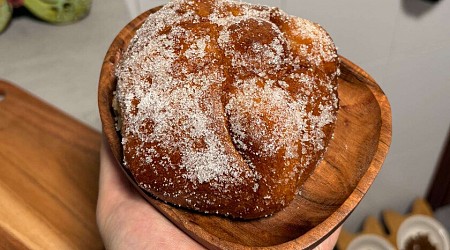 El pan de muerto es uno de los dulces más típicos de México. Es un fantástico fruto del mestizaje hispano-indígena