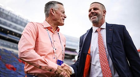 Florida gives Billy Napier vote of confidence, putting embattled Gators coach on track to return in 2025