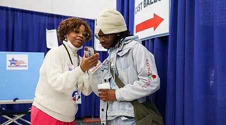 Long voting lines, blustery Chicago weather cap off raucous campaign