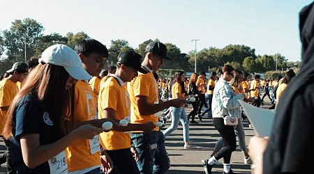 Egg and spoon race in Mexico breaks world record