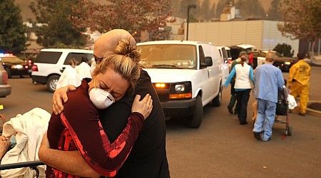 November 8, thousands flee wildfire that destroys Northern California community