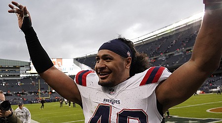 Watch Jerod Mayo give out game balls to Patriots after win vs. Bears