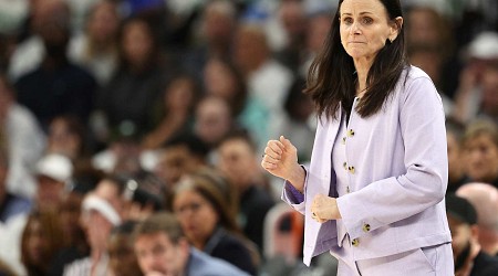 Liberty HC Brondello: 'Pisses Me Off' to See Foul Discrepancy After Loss vs. Lynx