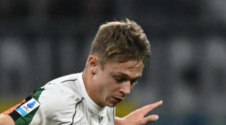 A Nicolussi Caviglia risponde il bel gol di Valeri: 1-1 fra Venezia e Parma al 45'