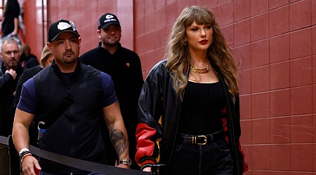 Taylor Swift arrives at Buccaneers-Chiefs on MNF