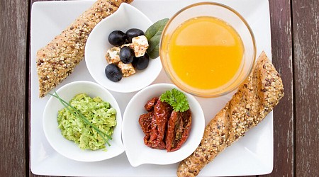 Ni tostadas con tomate ni gachas de avena: este ese desayuno que toman las personas más longevas del planeta, según un experto