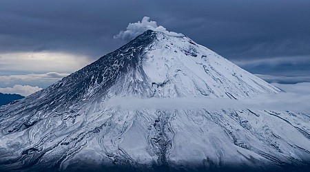 La montaña que supera al Everest por más de dos mil metros en altura desde el centro de la Tierra