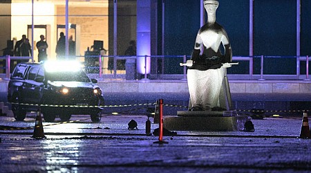 Man kills self in explosions outside Brazil's Supreme Court