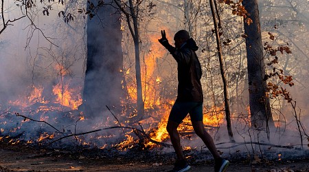 Wildfires spread in New York, New Jersey, prompting health advisories