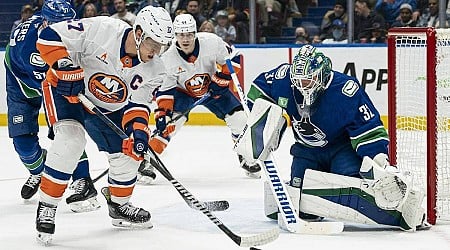 Home woes continue for Canucks after 5-2 loss to New York Islanders