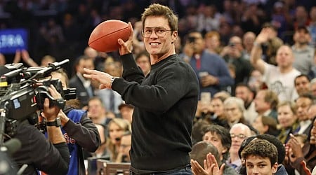 Tom Brady booed loudly while courtside at Knicks-Nets