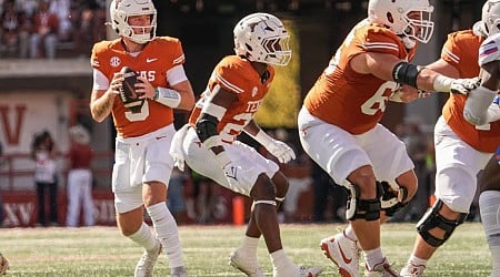 Texas vs. Arkansas pick: College football odds, predictions, best bets Saturday