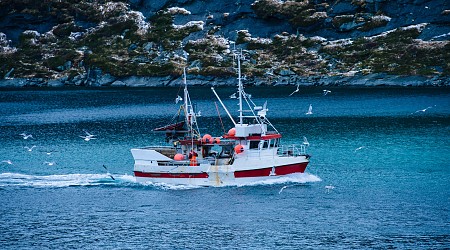 Norwegian Fishermen Hunting for Halibut Caught a US Nuclear Sub