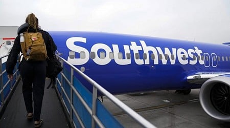 Bullet strikes Southwest Airlines flight in Texas