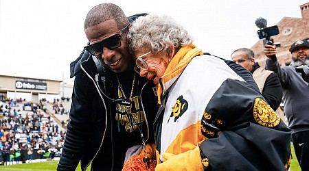 Colorado fans serenade 100-year-old fan with 'Happy Birthday'