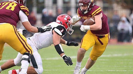 Iowa commit Drew MacPherson carries Loyola