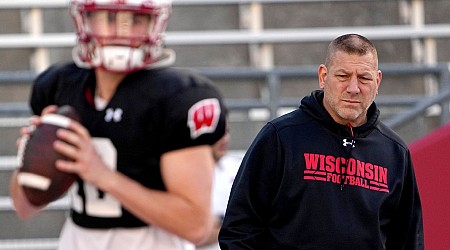 Wisconsin fires offensive coordinator Phil Longo after 2 years