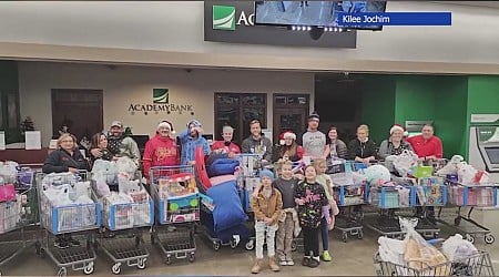 Kansas City area athletes raising money for kids this Christmas