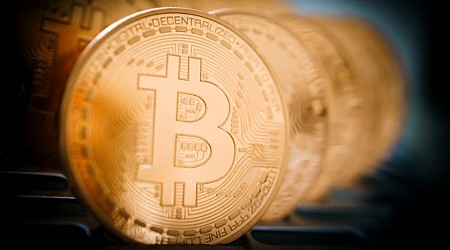 Bitcoin edges higher as tensions mount between Ukraine and Russia