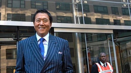 ‘The price is hard to swallow’: Robert Kiyosaki cringes as he pays $14 for an egg salad sandwich, warns of ‘everything bubble’ and ‘major stock market crash.’ What he likes for protection