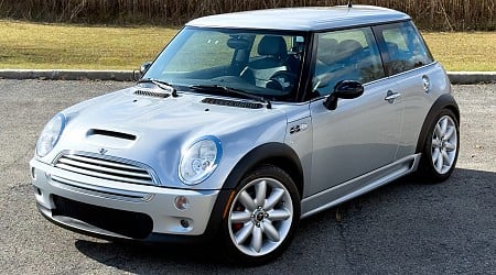 2002 Mini Cooper S 6-Speed at No Reserve