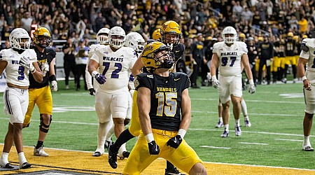 COLLEGE FOOTBALL: Defending their dome .... Vandals remain hot, down Weber State in home finale