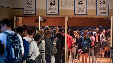 College students in swing states could make an impact with registration decisions