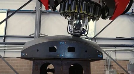 Te presentamos al robot de 99 toneladas que está imprimiendo el cohete Neutron de Rocket Lab