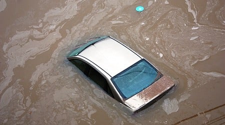 Un coche se puede convertir en una trampa mortal en pocos segundos ante una inundación: qué podemos aprender de anteriores catástrofes