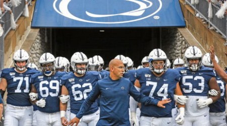 College Football Team Pulls Off Fake Punt on 4th Down to Secure Epic 1-Point Win Over B1G Rivals