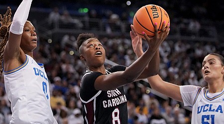 No. 1 South Carolina women lose at fifth-ranked UCLA 77-62, ending Gamecocks' 43-game win streak