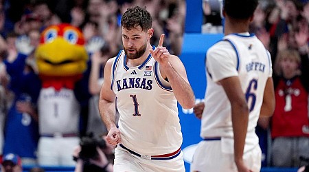 Kansas stays at No. 1 ahead of Vegas showdown vs. No. 11 Duke as Illinois drops out following 1st loss of season