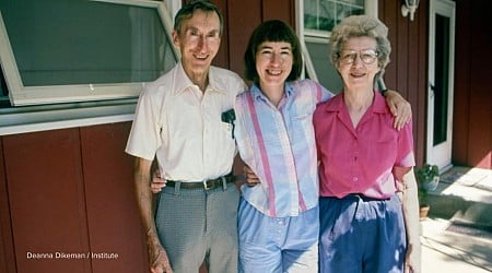 WATCH: Iowa woman took photos of her parents waving goodbye for 27 years