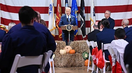 Biden celebrates 'Friendsgiving' with service members in New York