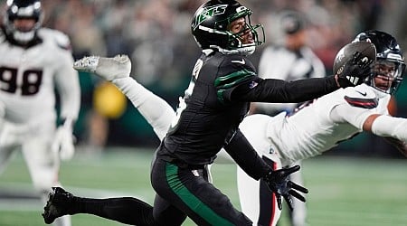 Wilson's Halloween magic powers Jets past Houston to snap five-game skid