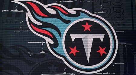 Titans lose Cushenberry, Diggs for rest of season