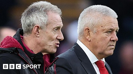 Howley calls Gatland 'best coach in the world'