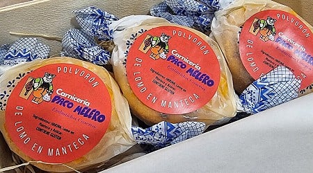 Esta carnicería de Vejer (Cádiz) se ha inventado el polvorón de lomo de manteca. Algunos lo adoran, otros lo odian