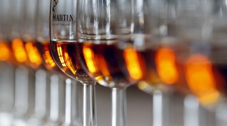 Le spécialiste du cognac Rémy Cointreau secoué par les surtaxes chinoises