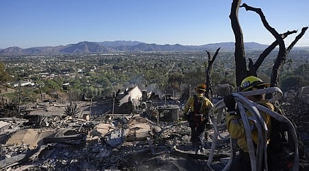 Southern California firefighters gain ground over wildfire thanks to decreased winds